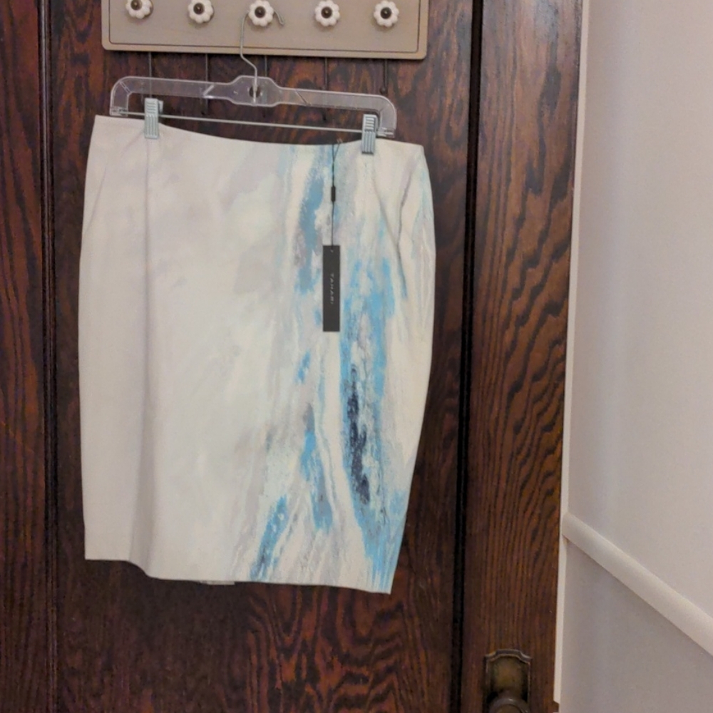 Tahari skirt women's size 12